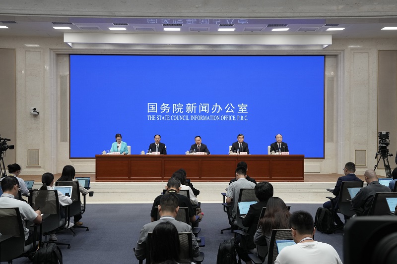 李国英出席国新办新闻发布会